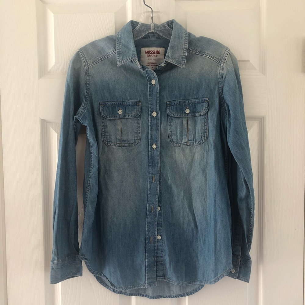 ✨5 for $25✨Mossimo denim shirt.